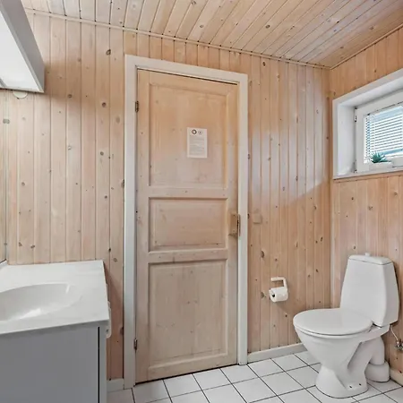 Dom wakacyjny In With Sauna